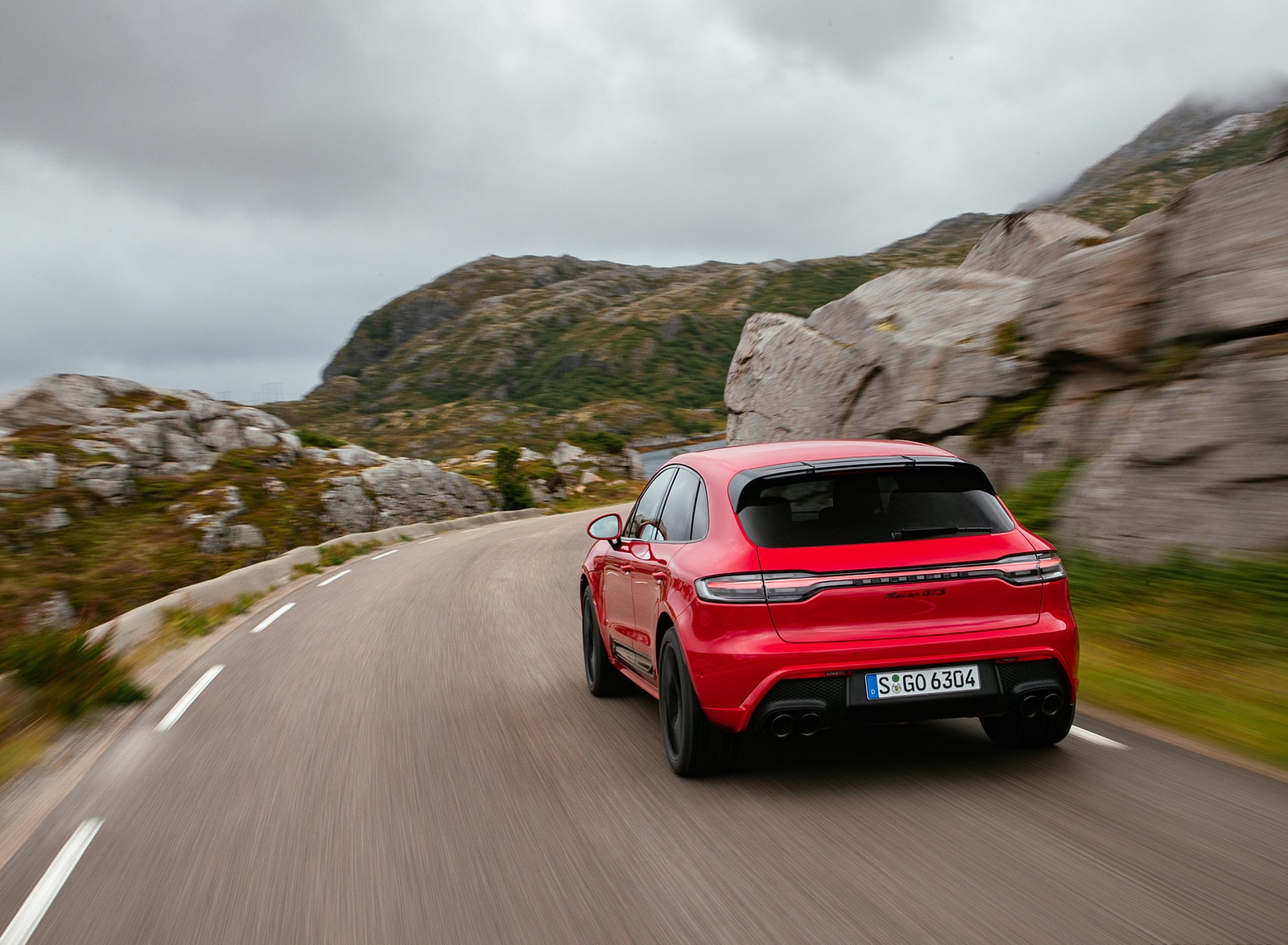 2022 Porsche Macan GTS (Color: Carmine Red) Rear Wallpapers #23 of 229