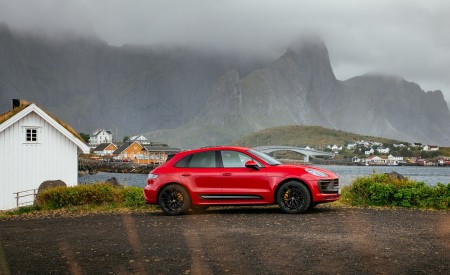 2022 Porsche Macan GTS (Color: Carmine Red) Side Wallpapers 450x275 (46)