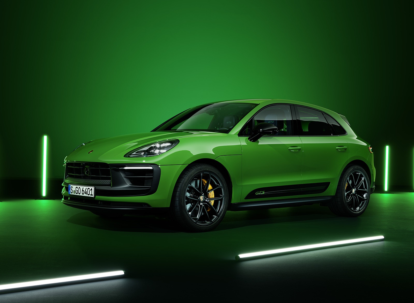 2022 Porsche Macan GTS with Sport Package Front Three-Quarter Wallpapers #150 of 229