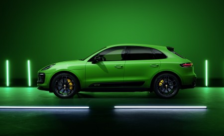 2022 Porsche Macan GTS with Sport Package Side Wallpapers 450x275 (155)