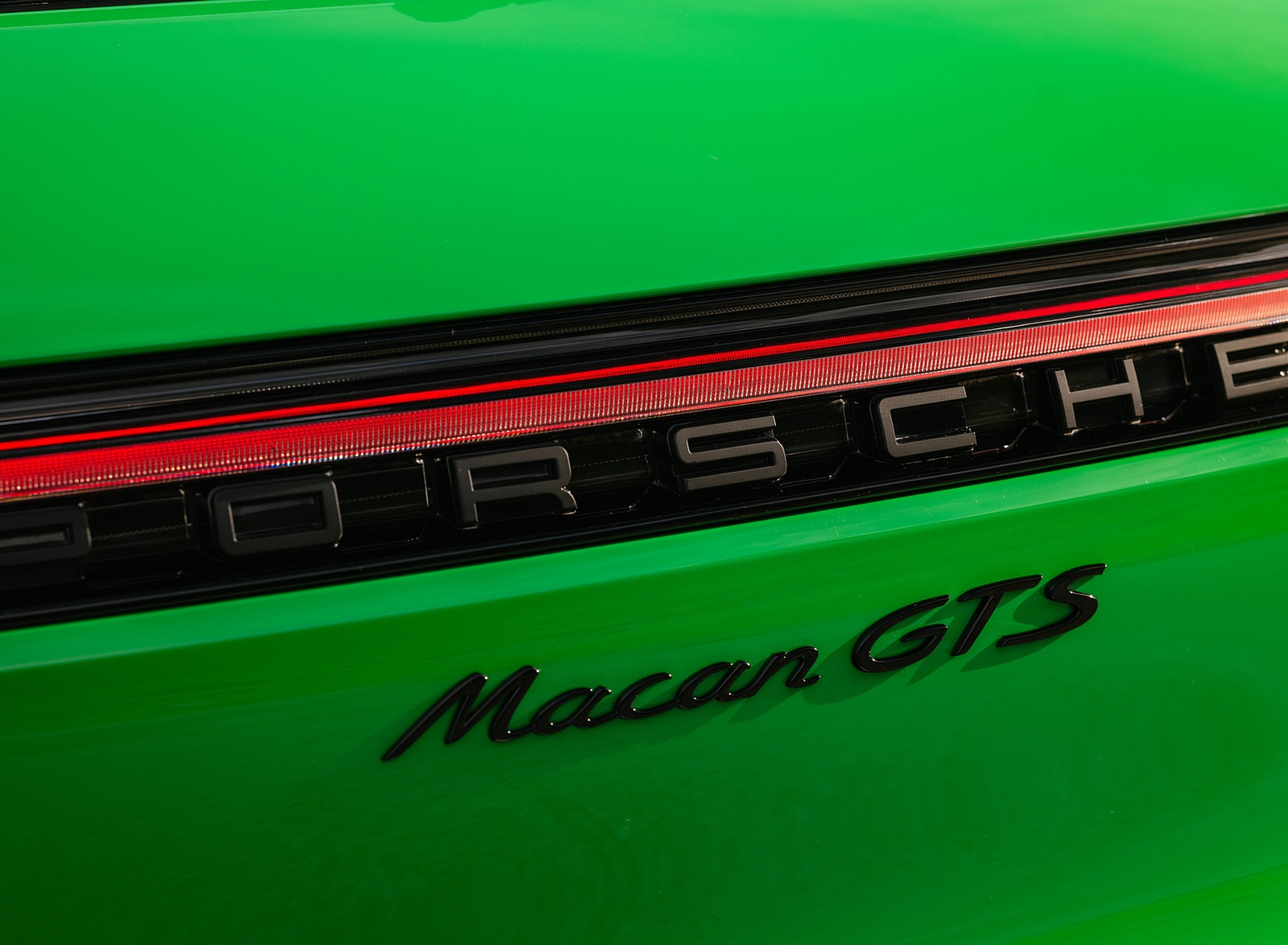 2022 Porsche Macan GTS with Sport package (Color: Python Green) Badge Wallpapers #131 of 229