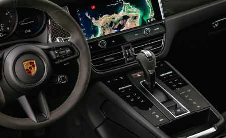 2022 Porsche Macan GTS with Sport package (Color: Python Green) Central Console Wallpapers 450x275 (145)