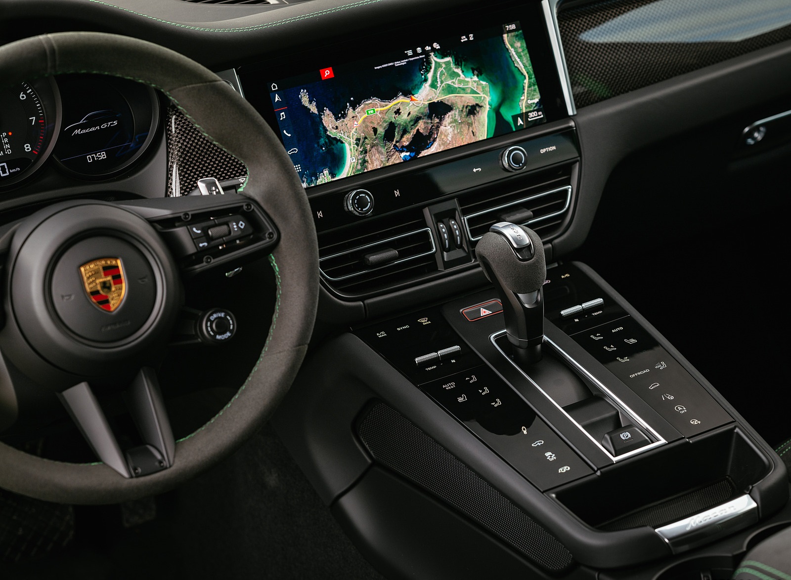 2022 Porsche Macan GTS with Sport package (Color: Python Green) Central Console Wallpapers #145 of 229