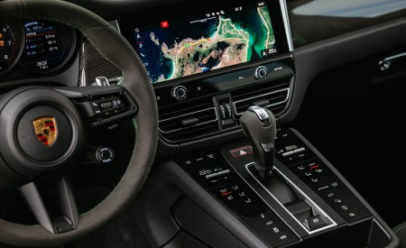 2022 Porsche Macan GTS with Sport package (Color: Python Green) Central Console Wallpapers 450x275 (144)