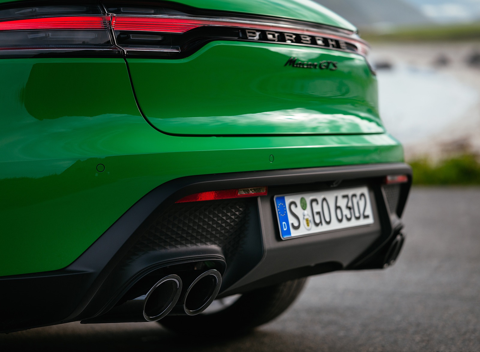 2022 Porsche Macan GTS with Sport package (Color: Python Green) Exhaust Wallpapers #128 of 229