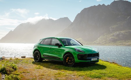 2022 Porsche Macan GTS with Sport package (Color: Python Green) Front Three-Quarter Wallpapers 450x275 (110)