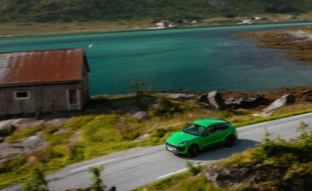 2022 Porsche Macan GTS with Sport package (Color: Python Green) Front Three-Quarter Wallpapers 450x275 (80)