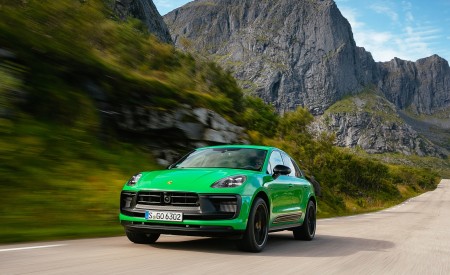 2022 Porsche Macan GTS with Sport package (Color: Python Green) Front Three-Quarter Wallpapers 450x275 (75)