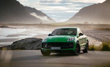 2022 Porsche Macan GTS with Sport package (Color: Python Green) Front Wallpapers 450x275 (114)