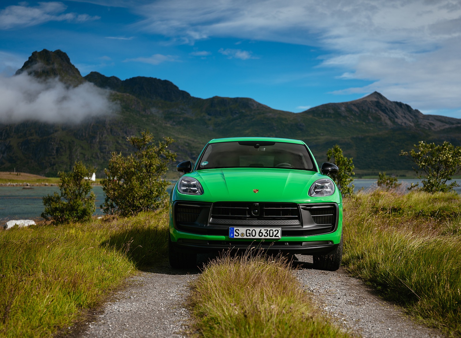 2022 Porsche Macan GTS with Sport package (Color: Python Green) Front Wallpapers #96 of 229