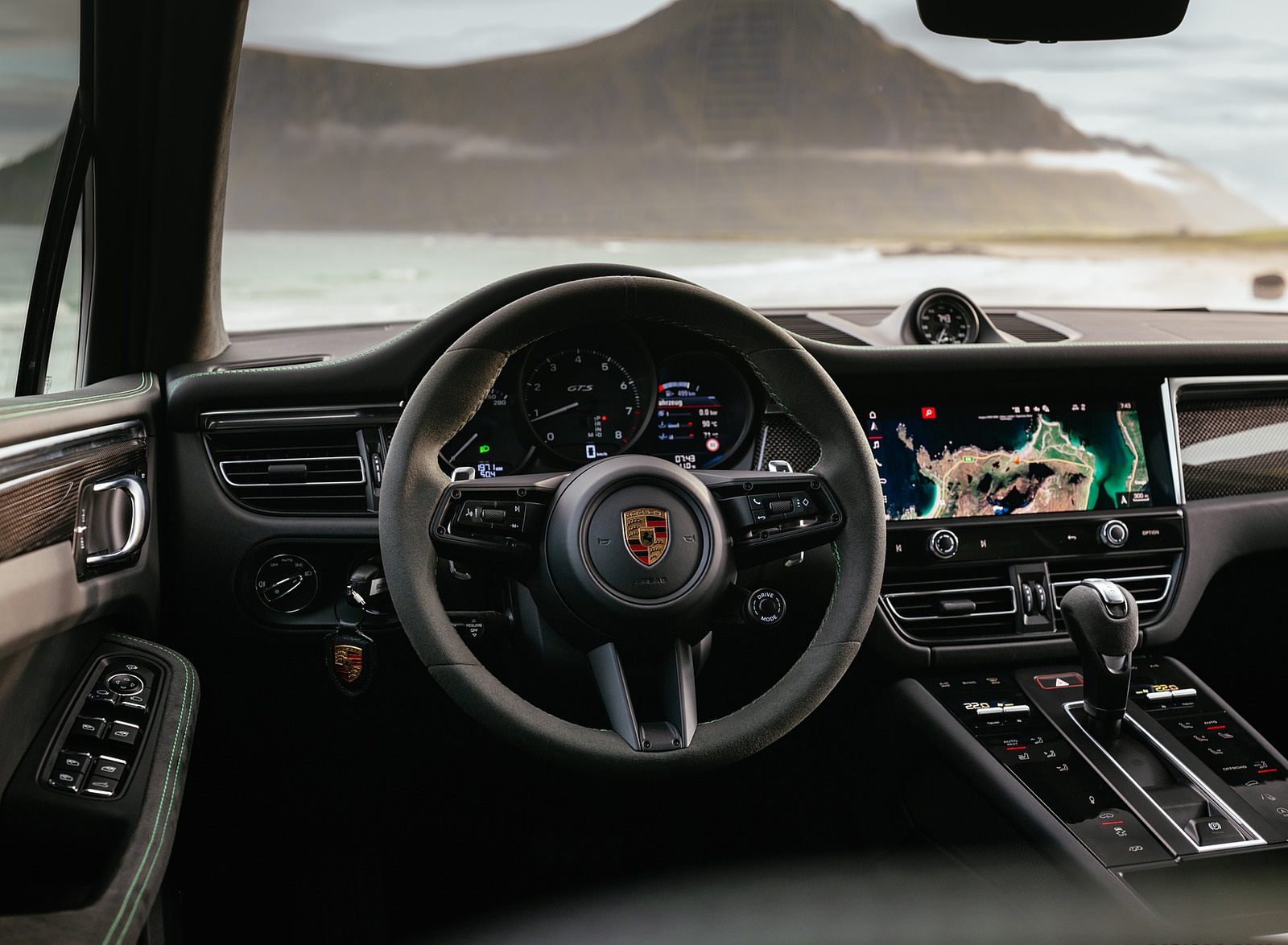 2022 Porsche Macan GTS with Sport package (Color: Python Green) Interior Cockpit Wallpapers #139 of 229