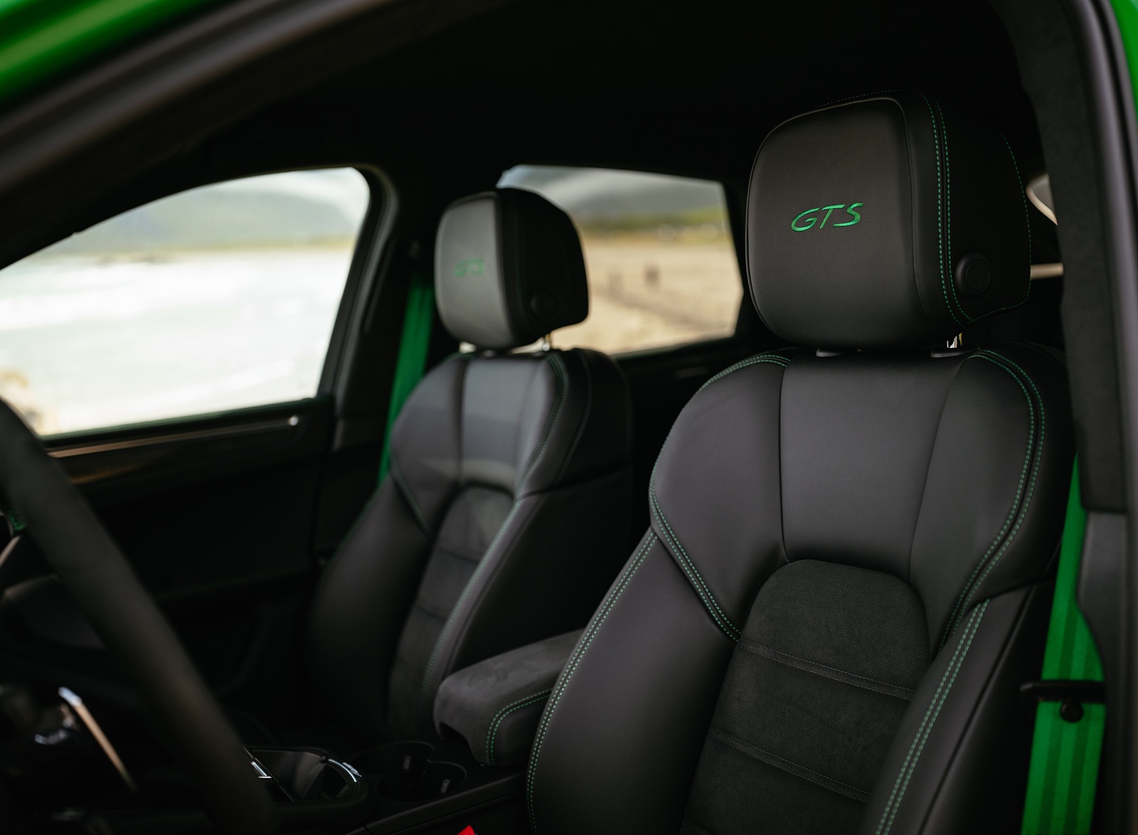 2022 Porsche Macan GTS with Sport package (Color: Python Green) Interior Front Seats Wallpapers #149 of 229