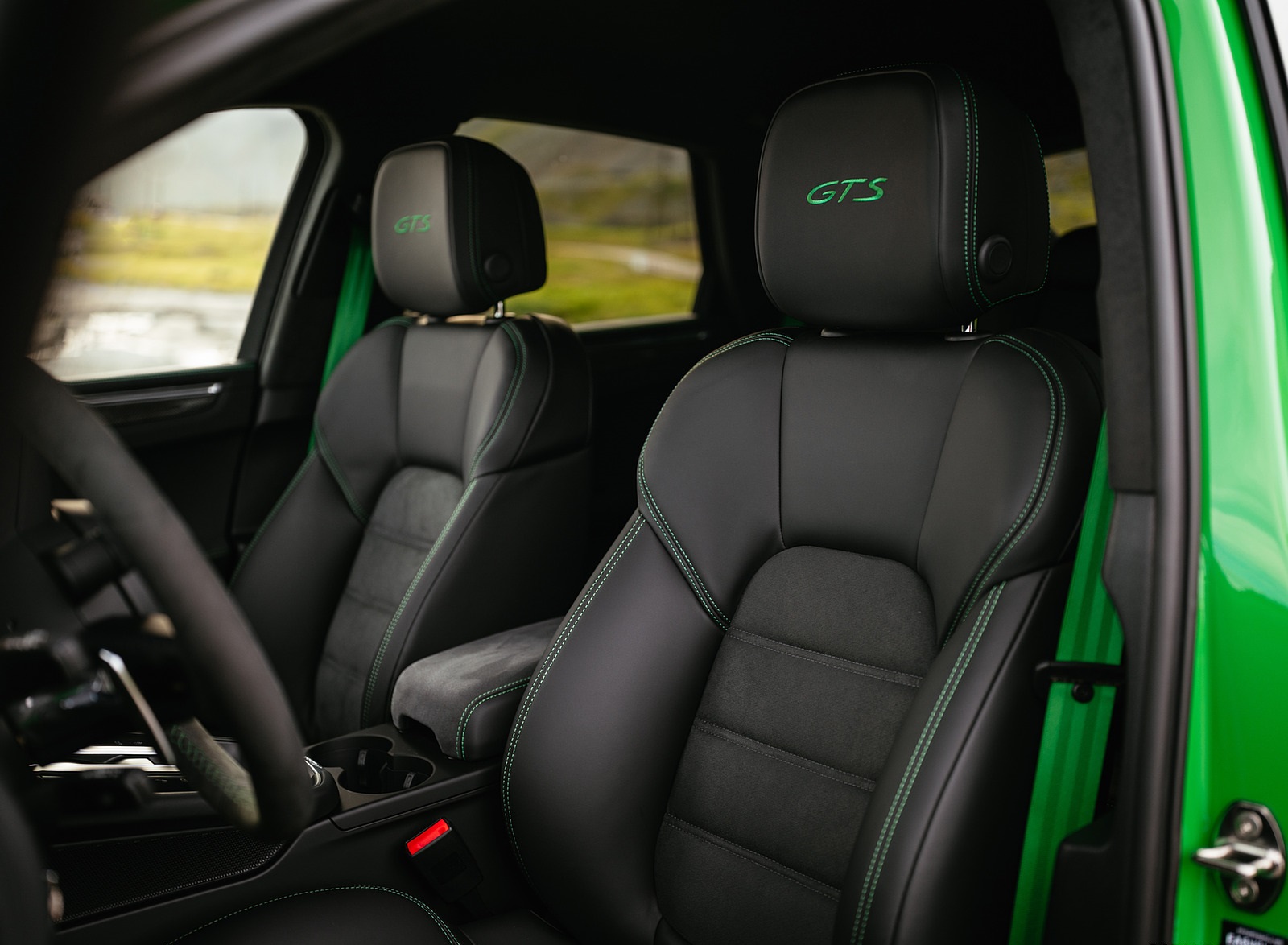2022 Porsche Macan GTS with Sport package (Color: Python Green) Interior Front Seats Wallpapers #148 of 229