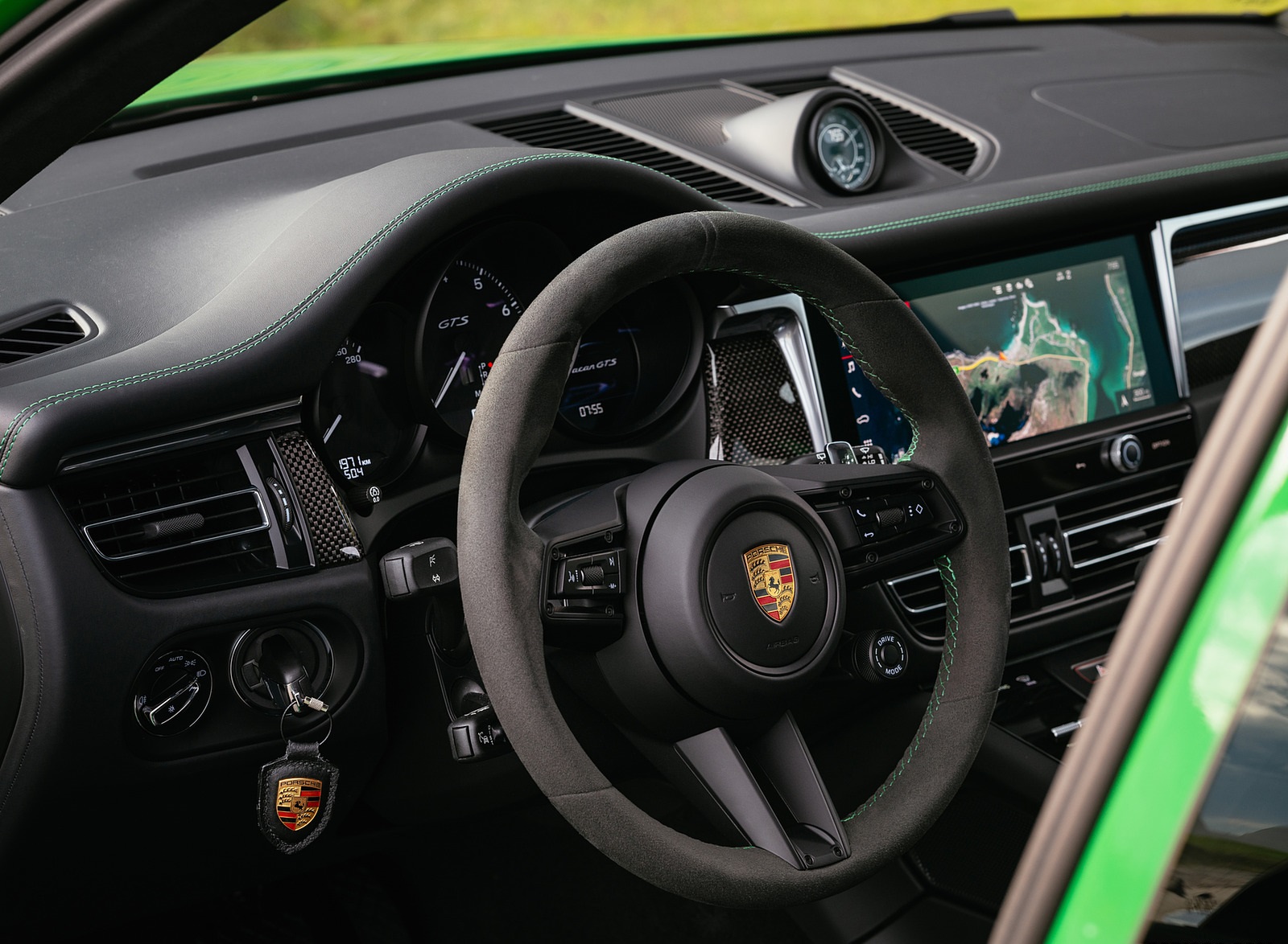 2022 Porsche Macan GTS with Sport package (Color: Python Green) Interior Steering Wheel Wallpapers #135 of 229