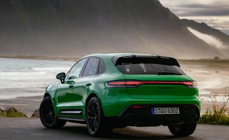 2022 Porsche Macan GTS with Sport package (Color: Python Green) Rear Three-Quarter Wallpapers 450x275 (115)