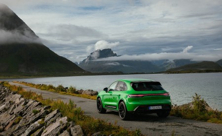 2022 Porsche Macan GTS with Sport package (Color: Python Green) Rear Three-Quarter Wallpapers 450x275 (101)