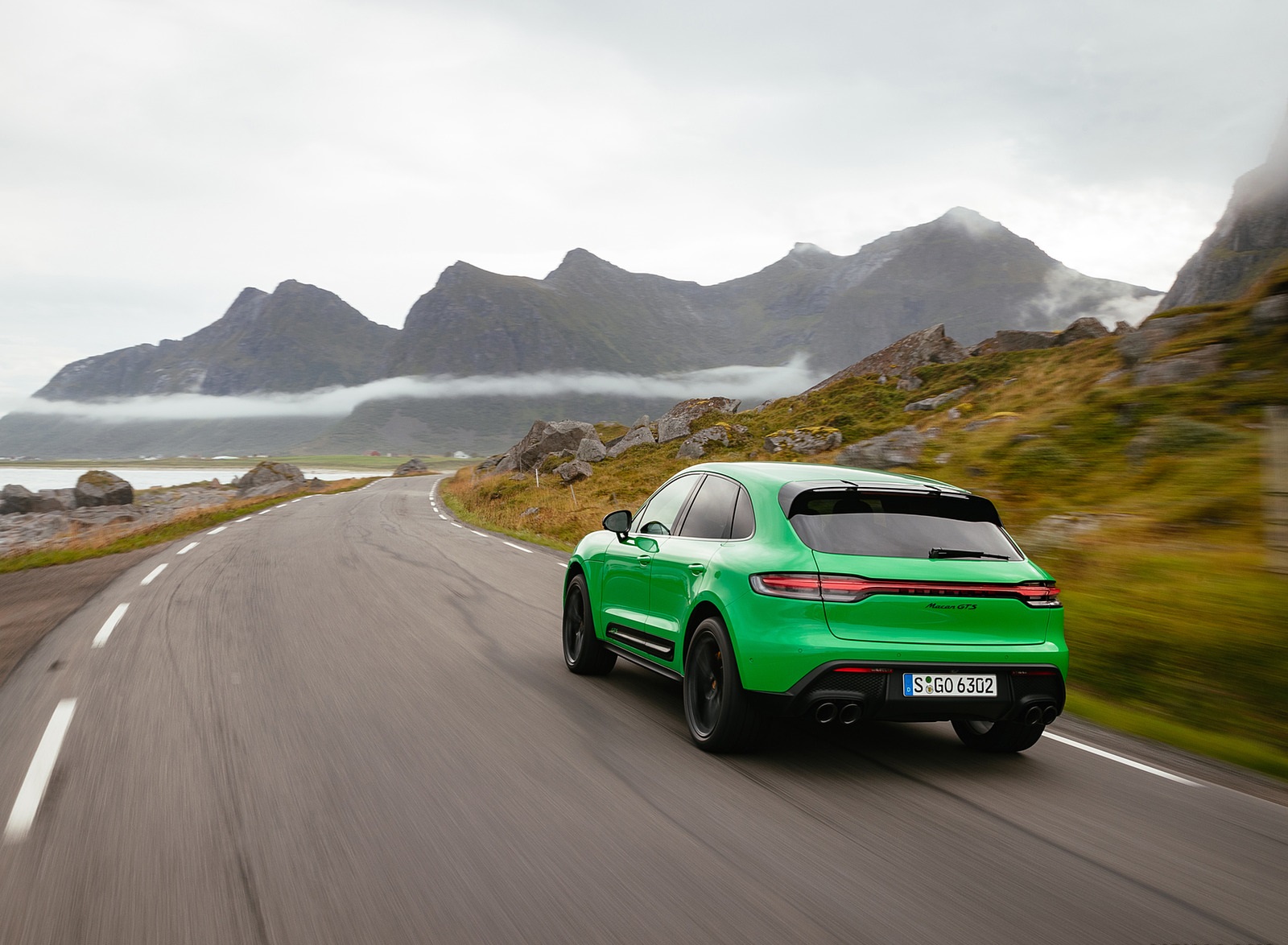 2022 Porsche Macan GTS with Sport package (Color: Python Green) Rear Three-Quarter Wallpapers #68 of 229