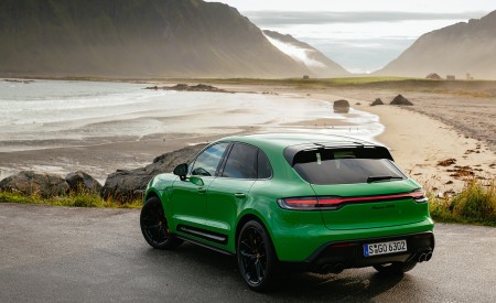 2022 Porsche Macan GTS with Sport package (Color: Python Green) Rear Three-Quarter Wallpapers 450x275 (117)
