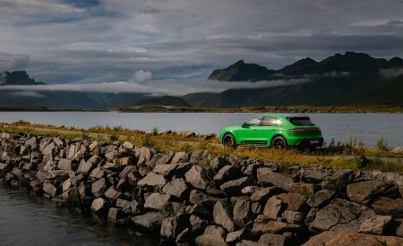 2022 Porsche Macan GTS with Sport package (Color: Python Green) Rear Three-Quarter Wallpapers 450x275 (103)