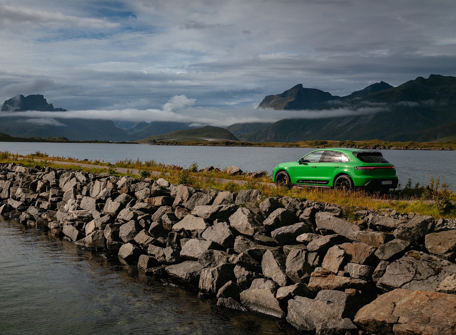 2022 Porsche Macan GTS with Sport package (Color: Python Green) Rear Three-Quarter Wallpapers #104 of 229