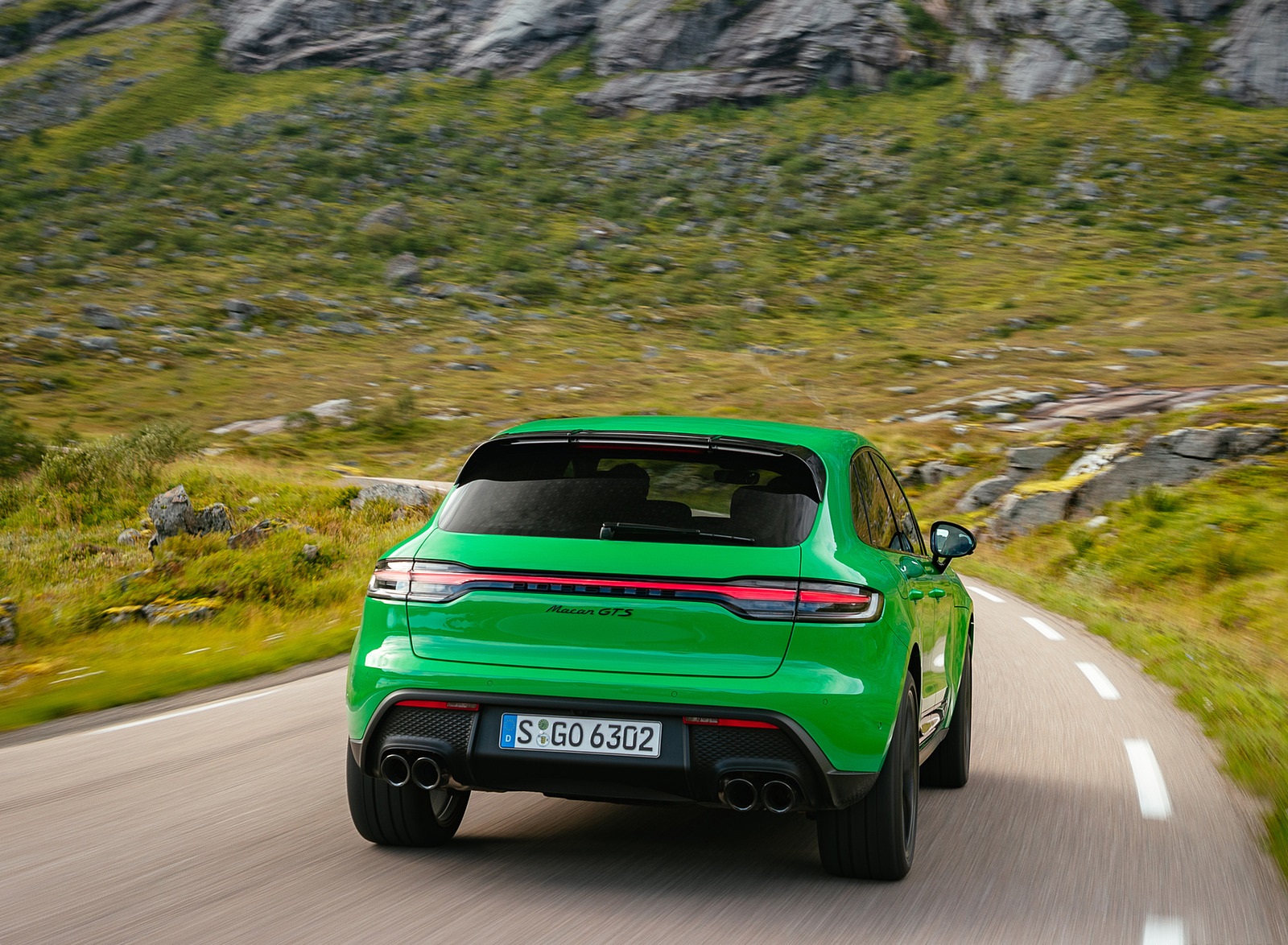 2022 Porsche Macan GTS with Sport package (Color: Python Green) Rear Wallpapers #74 of 229