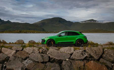 2022 Porsche Macan GTS with Sport package (Color: Python Green) Side Wallpapers 450x275 (105)