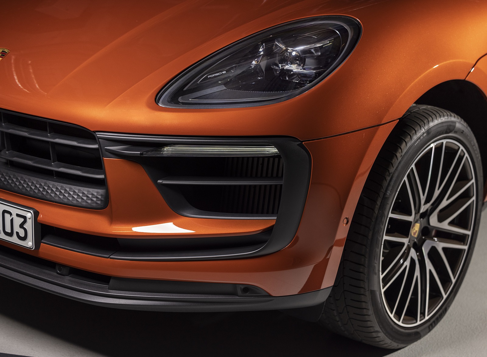 2022 Porsche Macan S (Color: Papaya Metallic) Detail Wallpapers #210 of 222