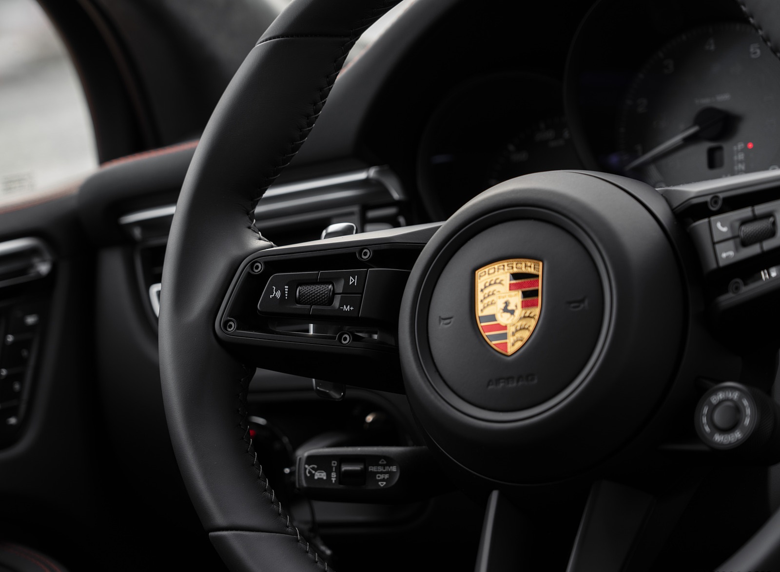 2022 Porsche Macan S (Color: Papaya Metallic) Interior Steering Wheel Wallpapers #101 of 222