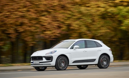 2022 Porsche Macan S (Color: White) Front Three-Quarter Wallpapers 450x275 (127)
