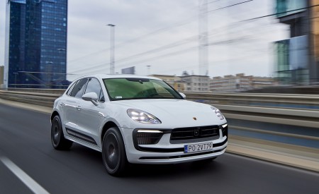 2022 Porsche Macan S (Color: White) Front Three-Quarter Wallpapers 450x275 (124)