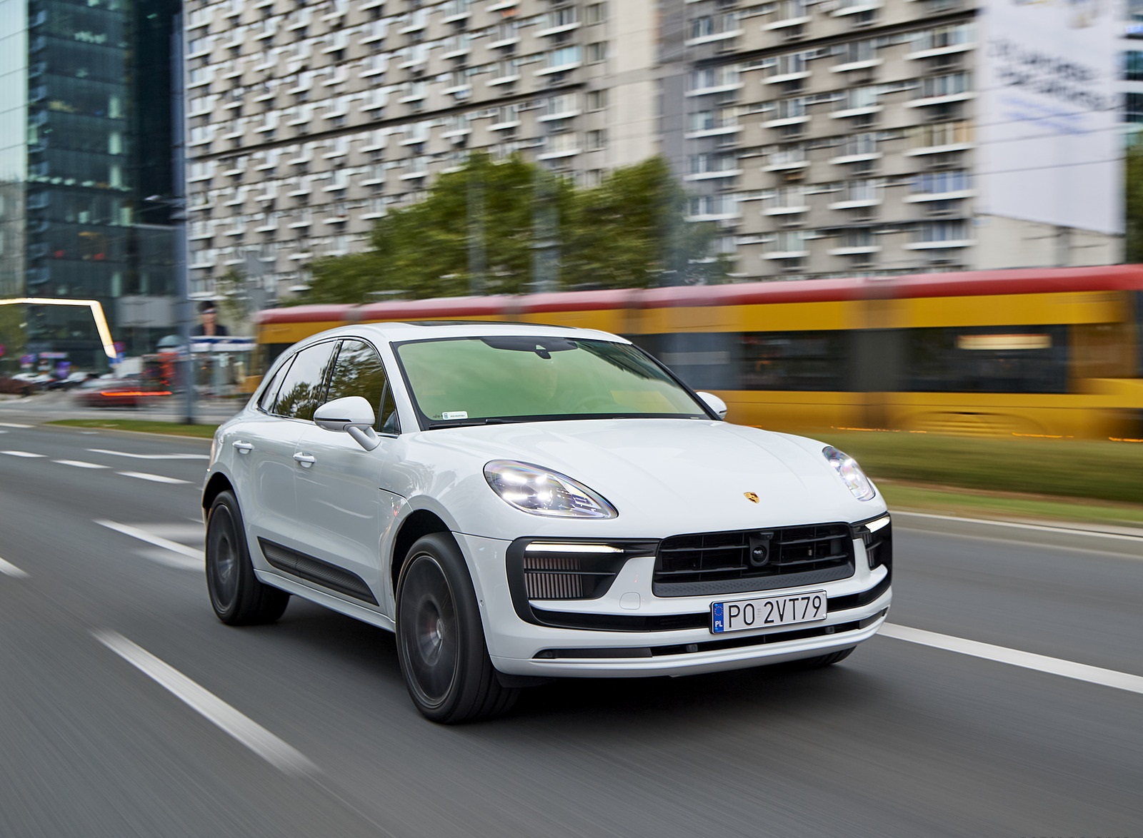 2022 Porsche Macan S (Color: White) Front Wallpapers #121 of 222