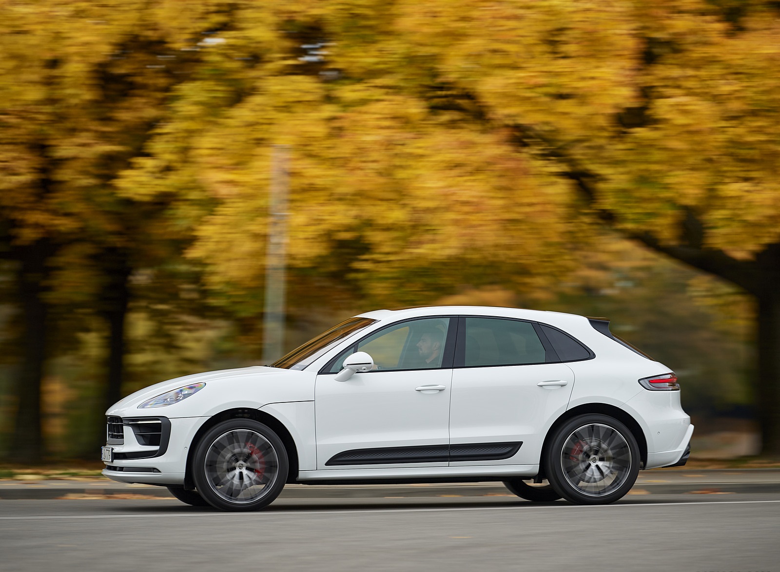 2022 Porsche Macan S (Color: White) Side Wallpapers #131 of 222