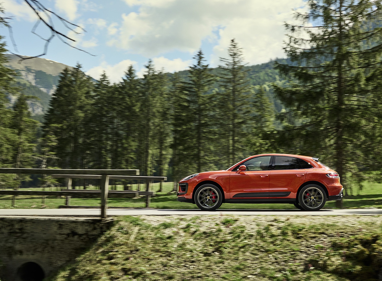 2022 Porsche Macan S Side Wallpapers #6 of 222