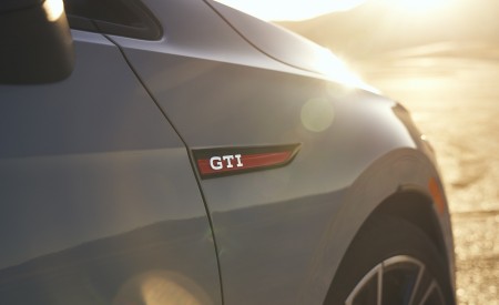 2022 Volkswagen Golf GTI (US-Spec) Badge Wallpapers 450x275 (19)
