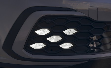 2022 Volkswagen Golf GTI (US-Spec) Detail Wallpapers 450x275 (77)