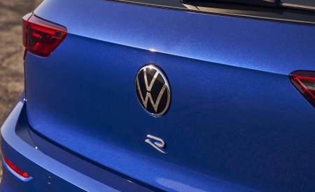 2022 Volkswagen Golf R (US-Spec) Badge Wallpapers 450x275 (72)