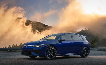 2022 Volkswagen Golf R (US-Spec) Front Three-Quarter Wallpapers 450x275 (11)