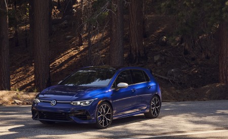 2022 Volkswagen Golf R (US-Spec) Front Three-Quarter Wallpapers 450x275 (58)