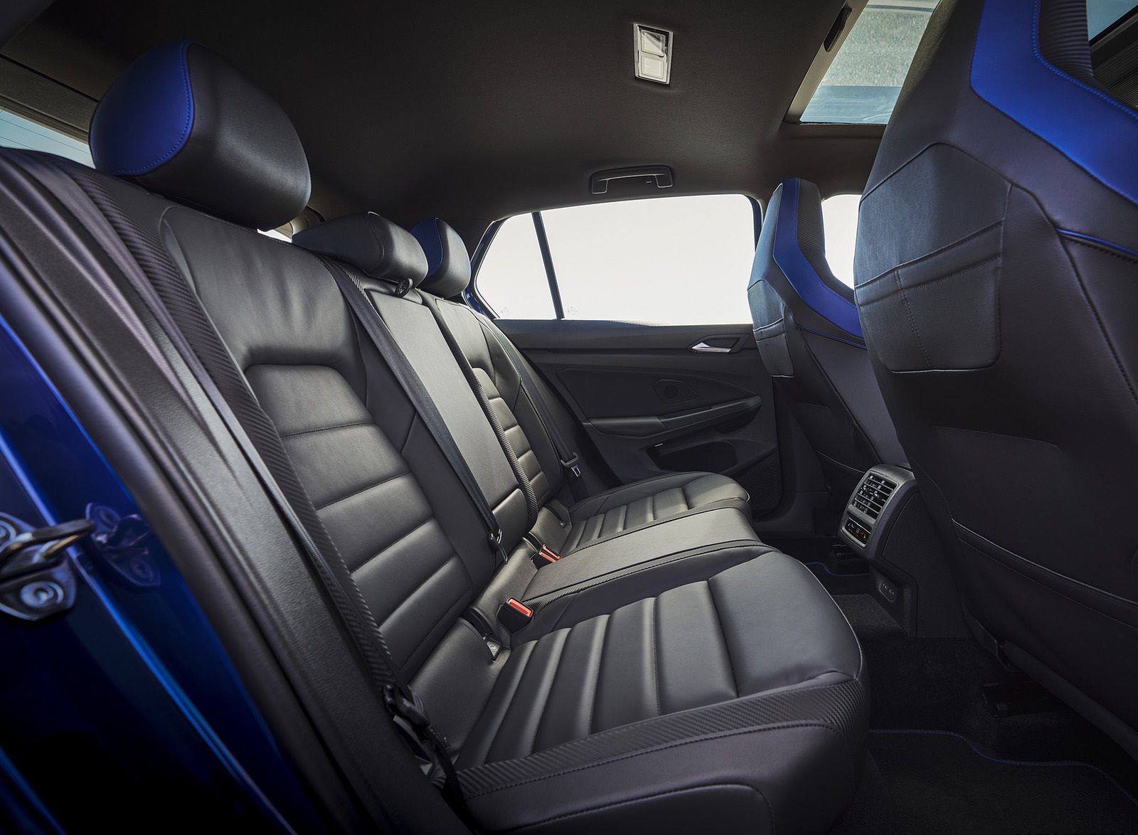 2022 Volkswagen Golf R (US-Spec) Interior Rear Seats Wallpapers #92 of 120