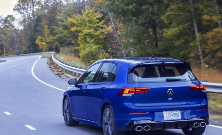 2022 Volkswagen Golf R (US-Spec) Rear Three-Quarter Wallpapers 450x275 (101)