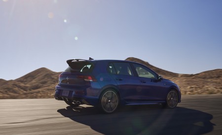 2022 Volkswagen Golf R (US-Spec) Rear Three-Quarter Wallpapers 450x275 (52)