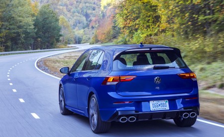 2022 Volkswagen Golf R (US-Spec) Rear Three-Quarter Wallpapers 450x275 (102)