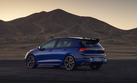 2022 Volkswagen Golf R (US-Spec) Rear Three-Quarter Wallpapers 450x275 (63)