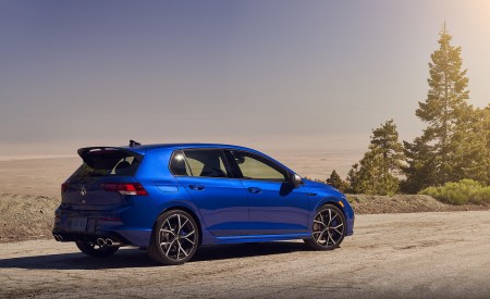 2022 Volkswagen Golf R (US-Spec) Rear Three-Quarter Wallpapers 450x275 (57)