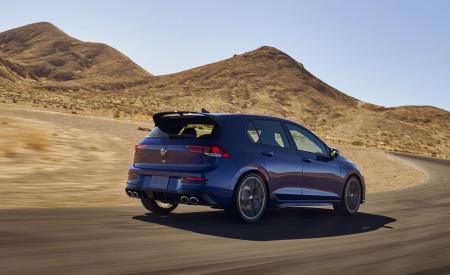 2022 Volkswagen Golf R (US-Spec) Rear Three-Quarter Wallpapers 450x275 (53)