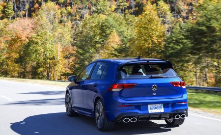 2022 Volkswagen Golf R (US-Spec) Rear Three-Quarter Wallpapers 450x275 (107)