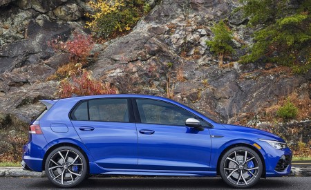 2022 Volkswagen Golf R (US-Spec) Side Wallpapers 450x275 (112)