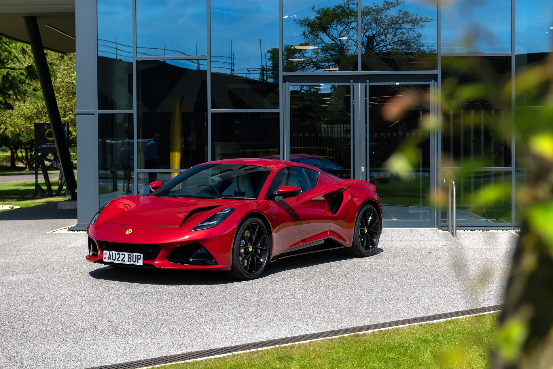 2023 Lotus Emira (Color: Magma Red) Front Three-Quarter Wallpapers #72 of 90