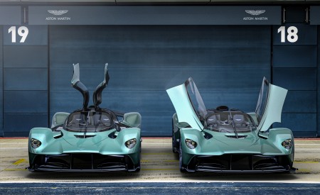2022 Aston Martin Valkyrie Spider Front Wallpapers 450x275 (2)