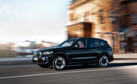 2022 BMW iX3 Front Three-Quarter Wallpapers 450x275 (11)